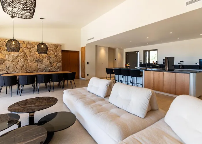 Luxury Les Kiks 5 Chambres, Piscine Chauffee, 别墅